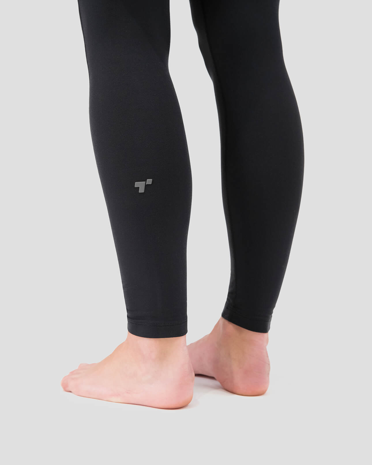 Women's Cloud Nine Midweight Performance Baselayer Leggings | Color: Black |  #color_black