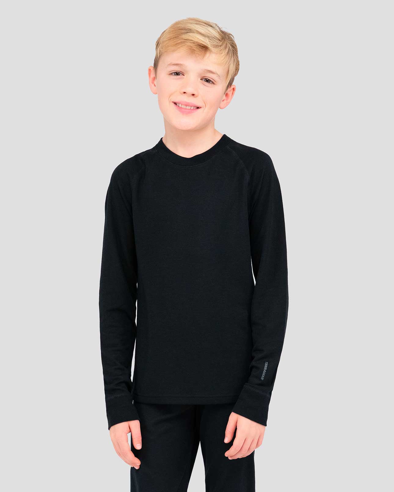 Kids' Thermapeak® Heritage Midweight Thermal Crew Shirt | Color: Black