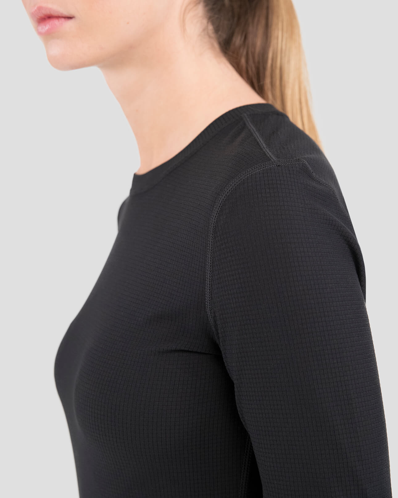 Women's Transport® Lightweight Performance Thermal Crew Shirt | Color: Black