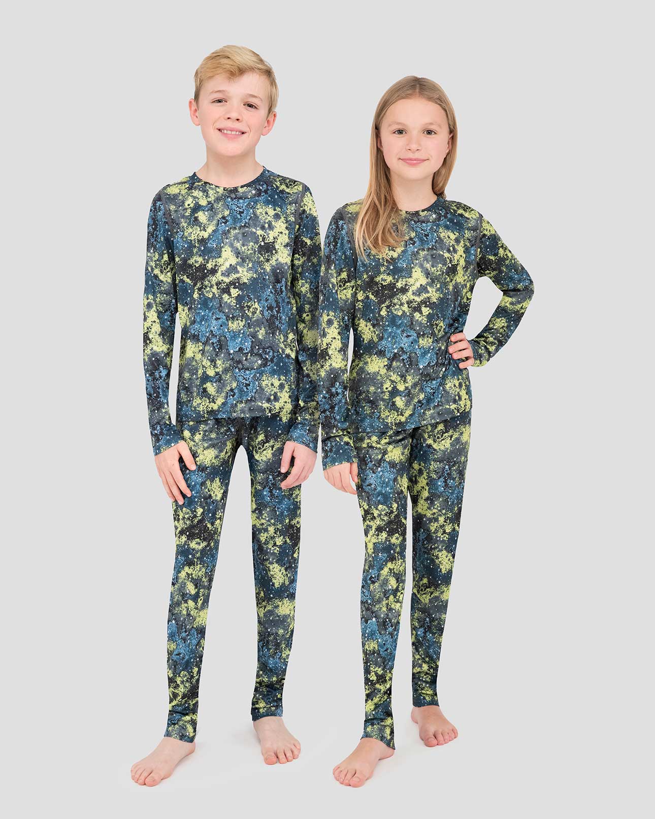 Kids' Free Ride Heritage Midweight Thermal Baselayer 2-Piece Set | Color: Speedy Galaxy